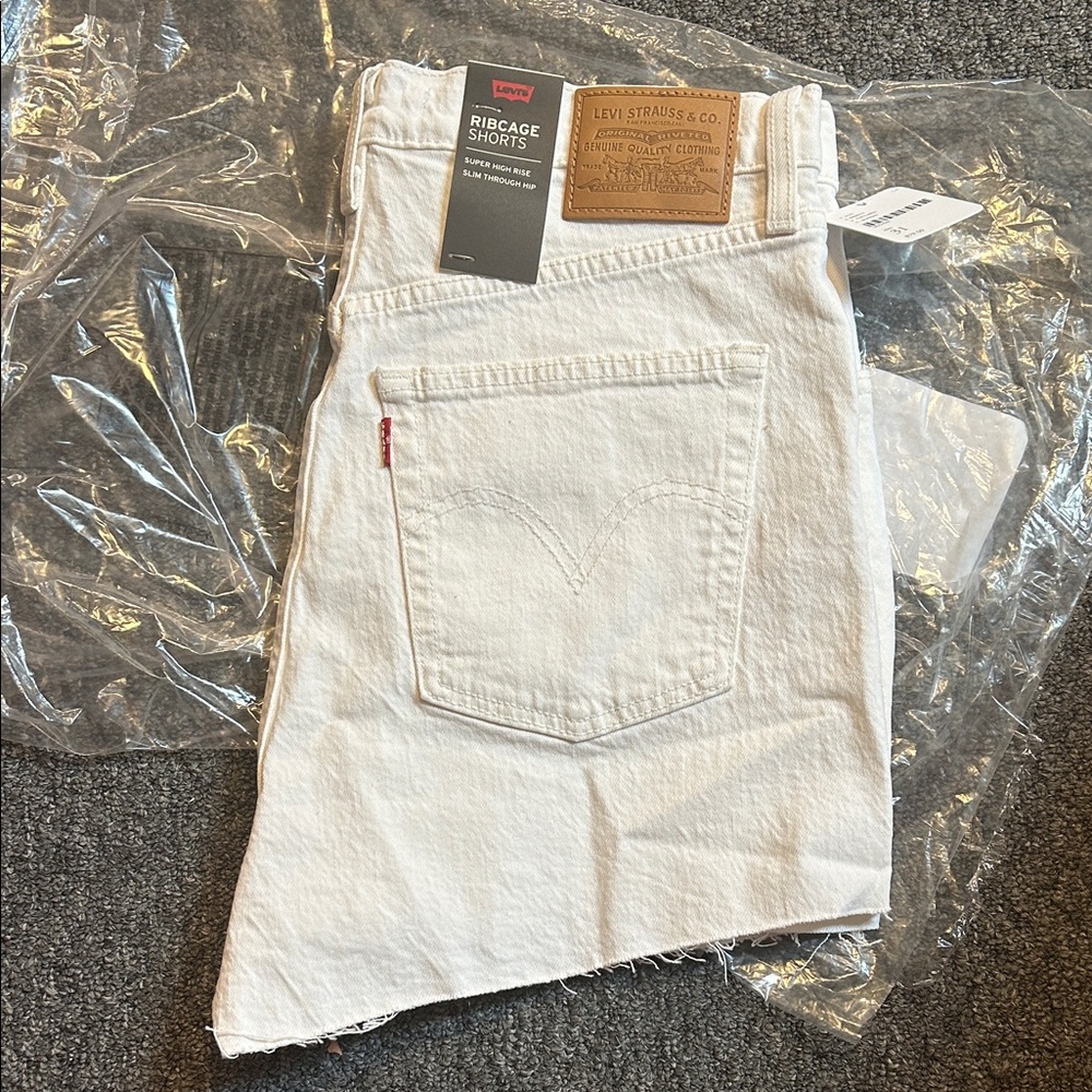 Levi's Ribcage Denim Shorts WHT 31 NWT